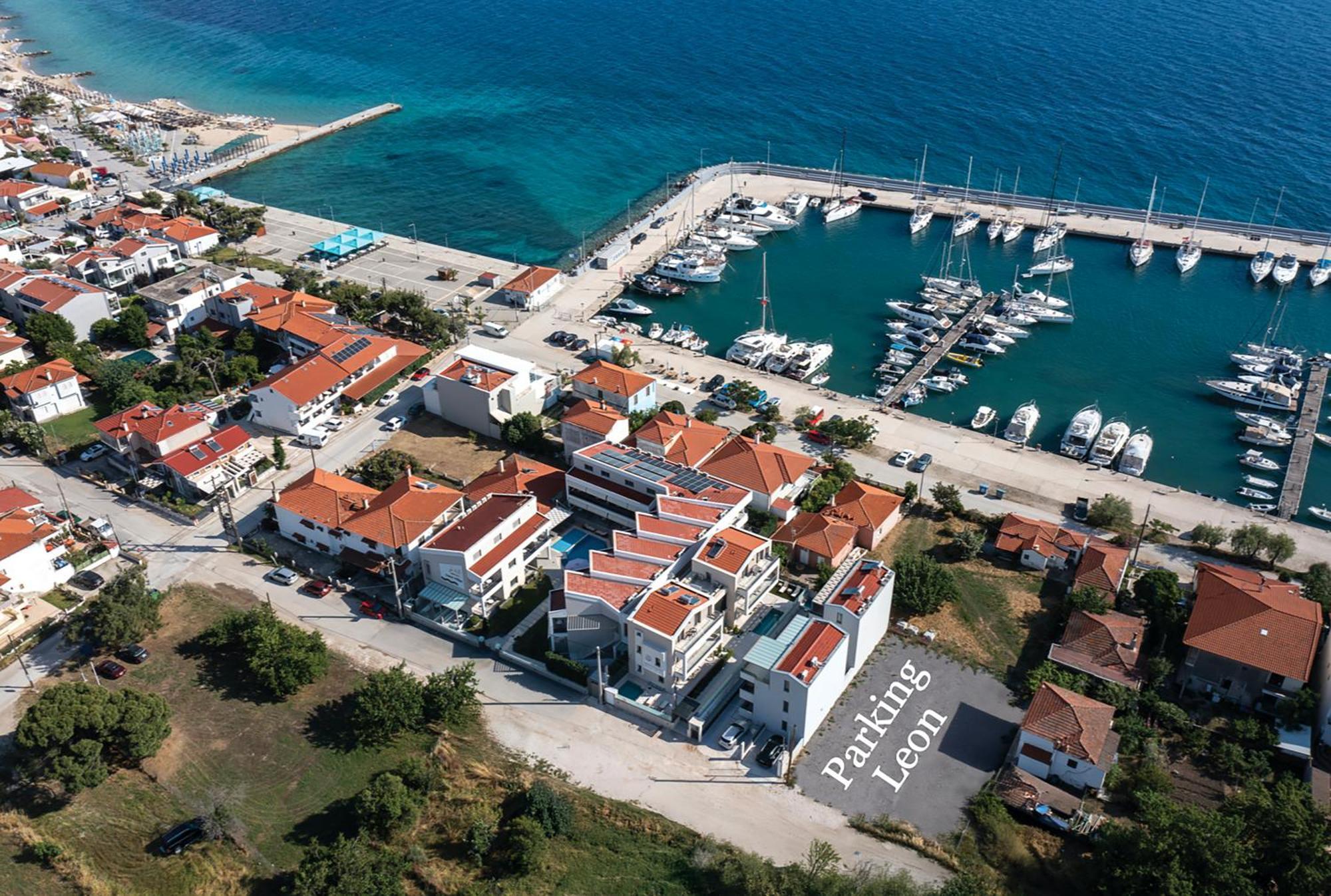 Leon * Nikiti (Sithonia)